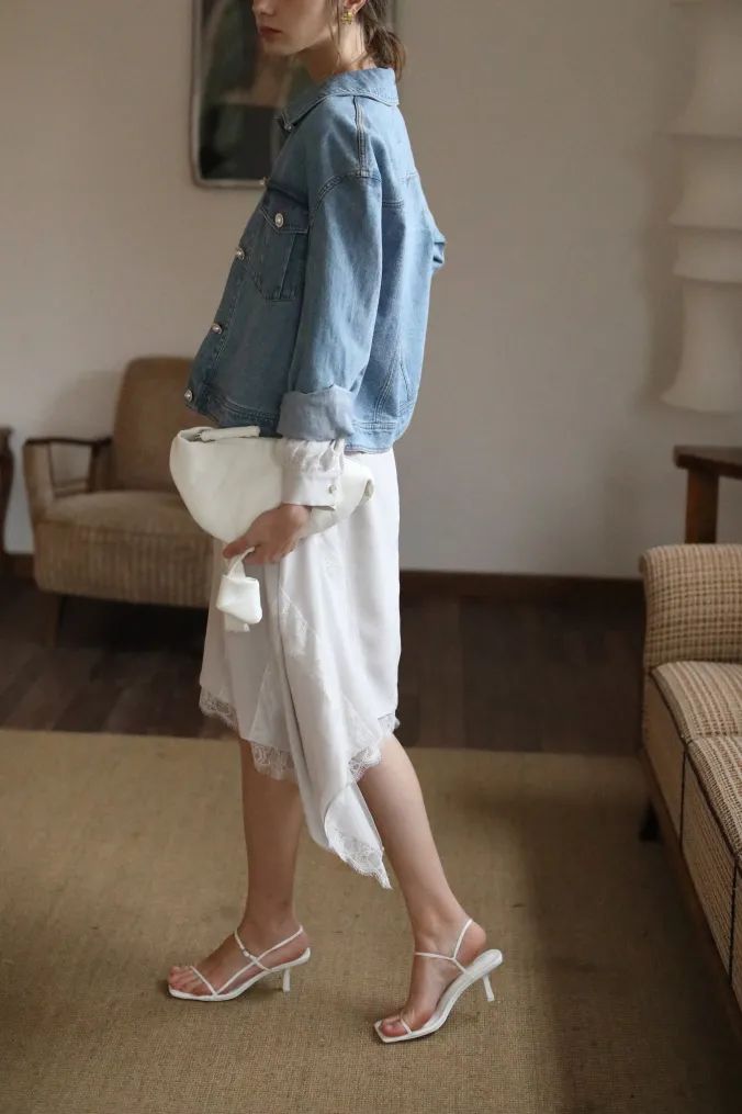 牛仔外套适合春天穿吗,春天必备牛仔外套