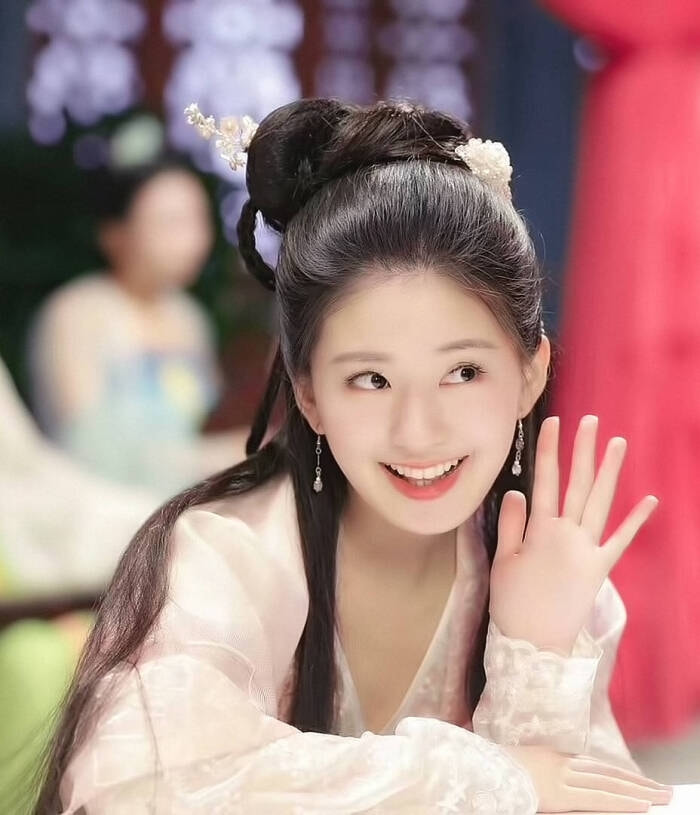 怎么化妆做到换头的效果,化妆如换头如何打造精致演员脸