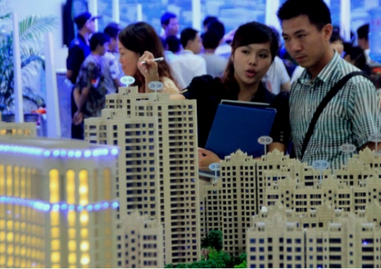 70年房产证到期后归谁,房产证70年产权到期后房子归谁