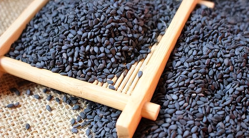 中年女性膝盖酸软是什么原因,成年女性总是膝盖疼是怎么回事