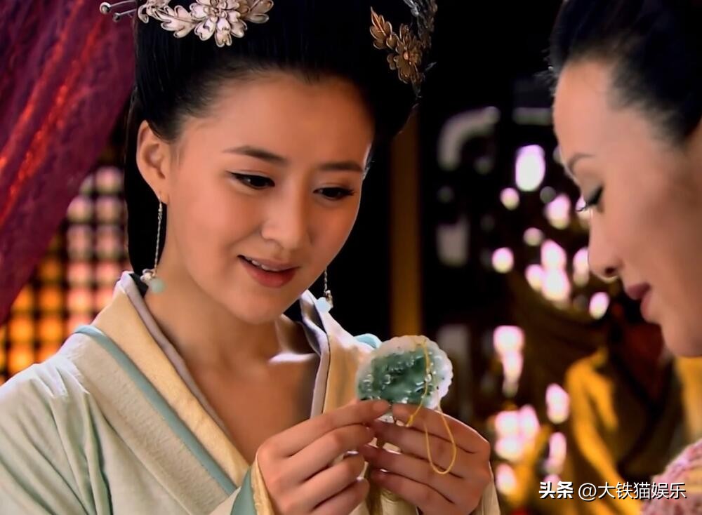 “荧幕女兵”的消亡史：蛇精脸、大浓妆，求你们别再*辱侮**战士了