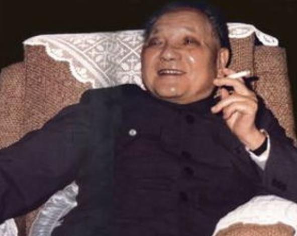 尤太忠看望*小平邓**,邓递来一支劣质香烟,尤:这烟不能抽,伤肺