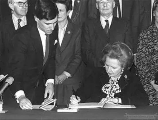 军委制定接防香港方案，忽视了*力武**准备，*小平邓**沉着脸说了2句话