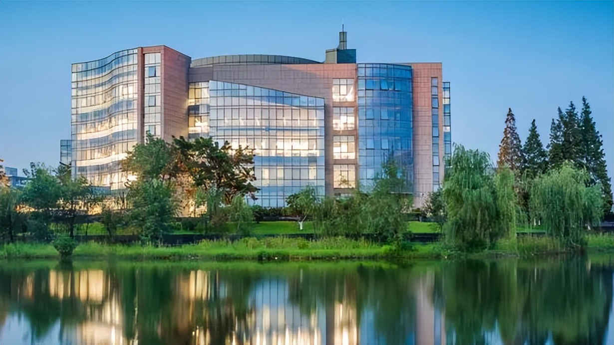 惊鸿一瞥，光影成川！四川大学：聚五湖之光于西南，耀天府之光于四海！