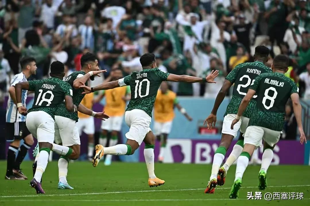 金球奖和世界足球先生历届得主,世界杯梅西过莱万