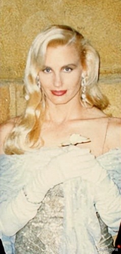 电影《巨型女的袭击》展现女性主角的力量和坚韧