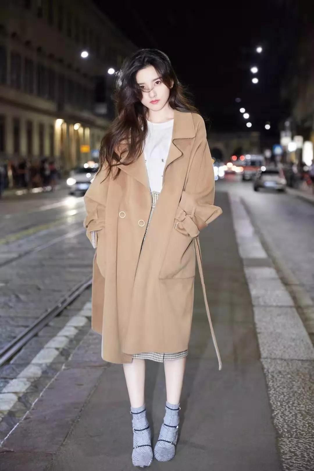驼色外套内搭什么色彩打底,158梨形身材驼色大衣搭配高级感