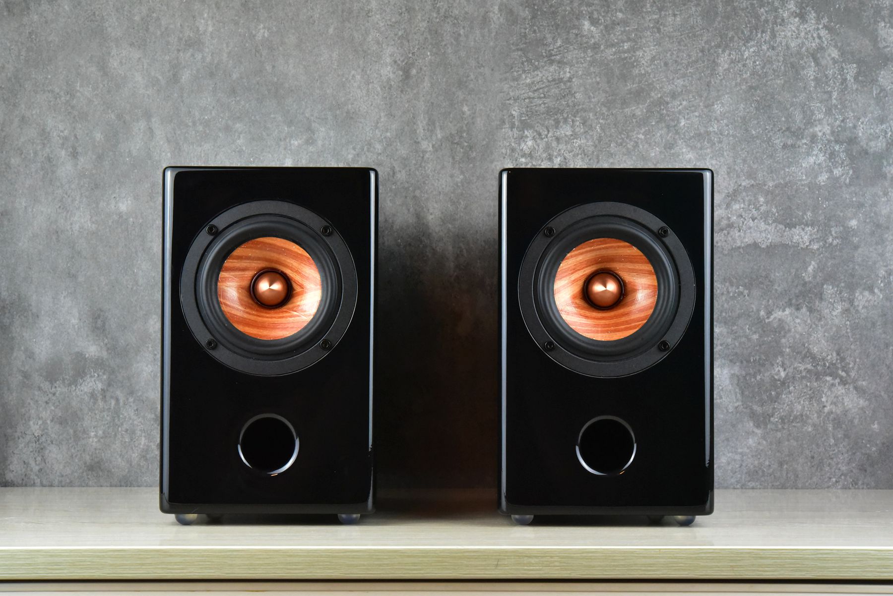 一对4寸音箱国内售价2K，日本却卖到7K，打听才知超有来头