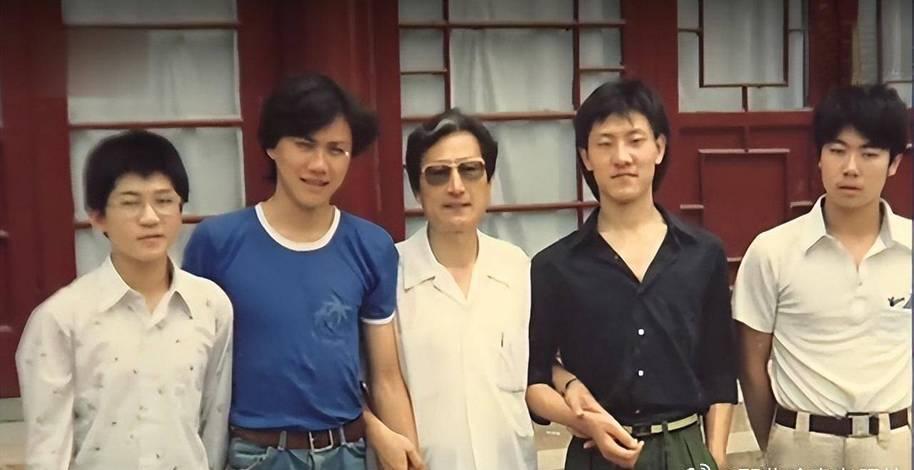 日军兽行照片：当着父亲的面玷污他女儿，临走还残忍割下妻子乳房