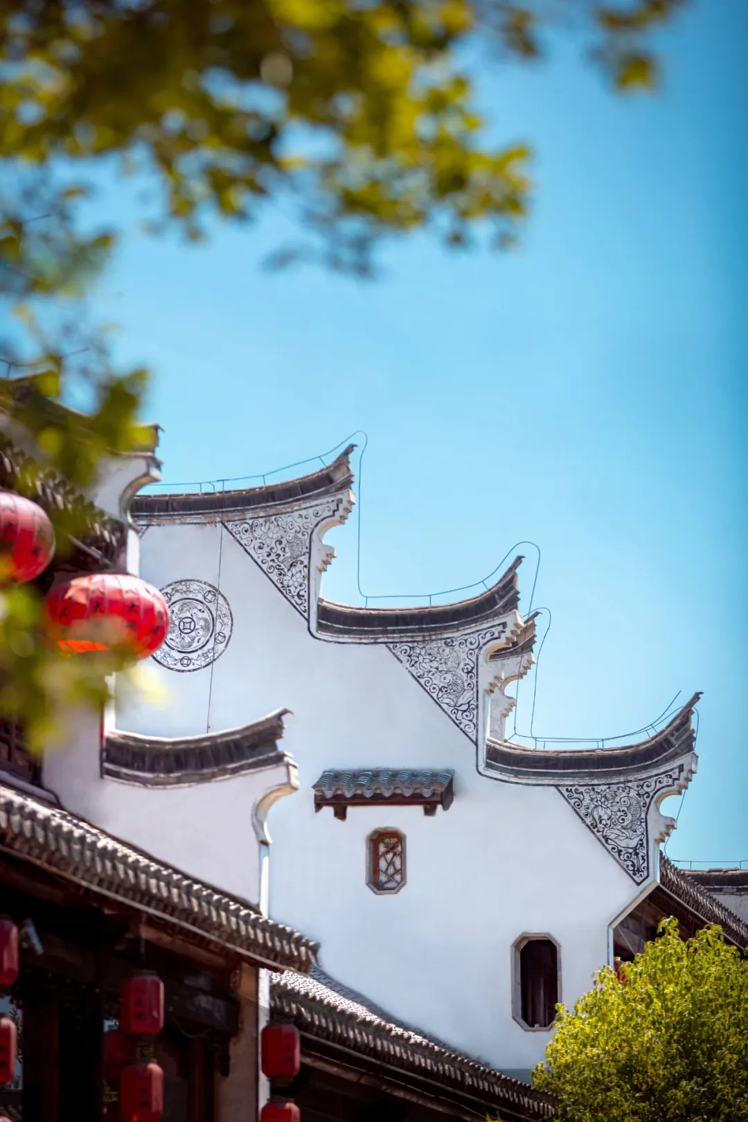 青砖黛瓦如诗如画下一句,青砖黛瓦岁月悠长