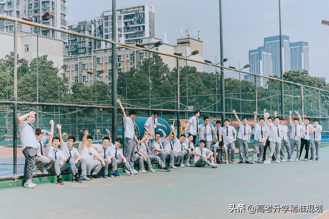 武汉理工大学最美毕业生,武汉理工大学2024年毕业照