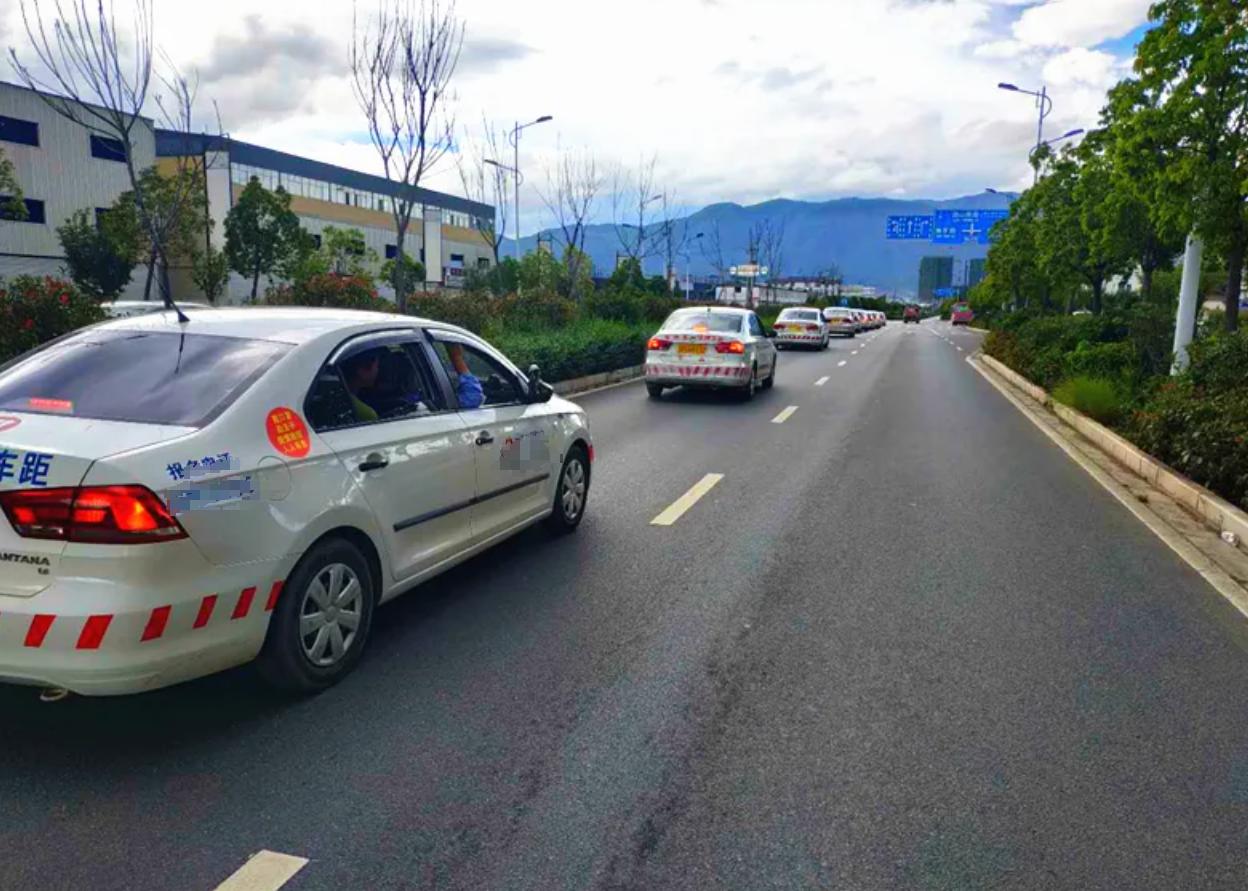 学员练车期间撞坏了车谁赔,学员练科二撞坏了车谁来赔