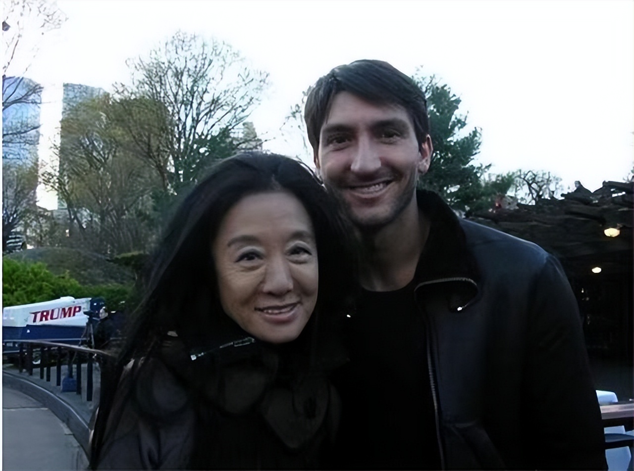 34岁奥运冠军和70岁富婆相恋,35岁奥运冠军恋上70岁富翁