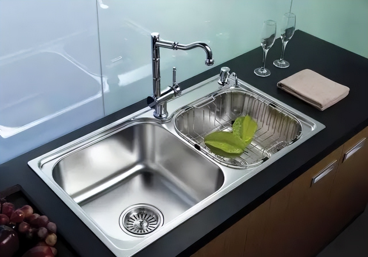 u型橱柜一边宽一边窄的尺寸设计,橱柜设计最合理的尺寸