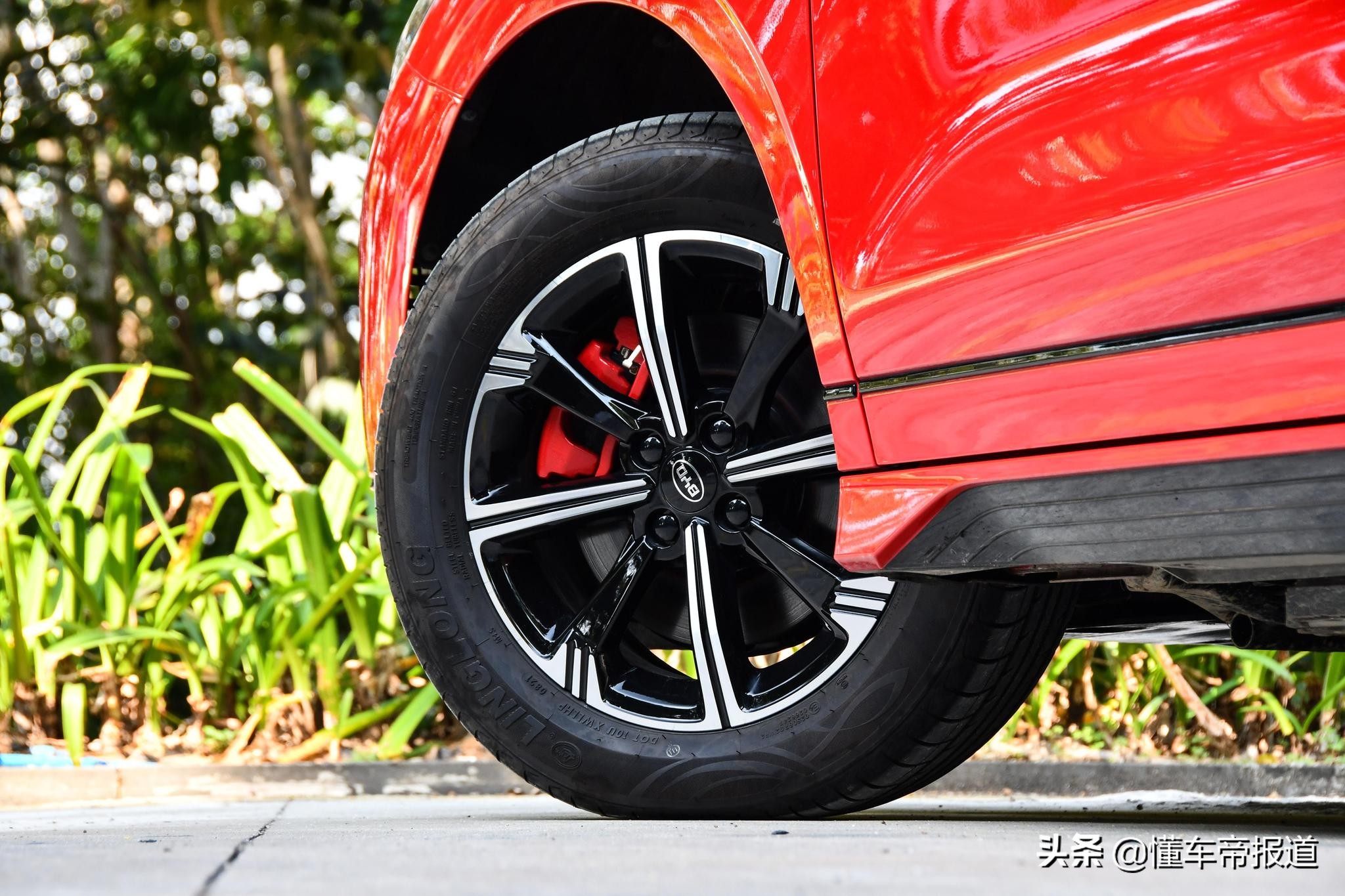 新能源比亚迪e2汽车测评,全新比亚迪e2到店实拍