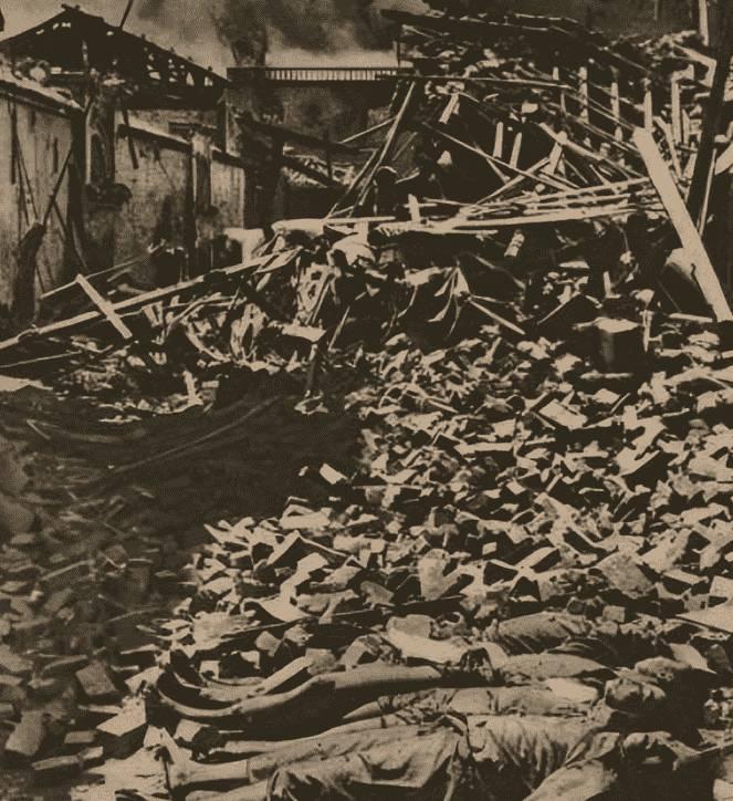 女子身穿日本侵华军装照片,女子穿侵华日军服装摆拍新闻视频