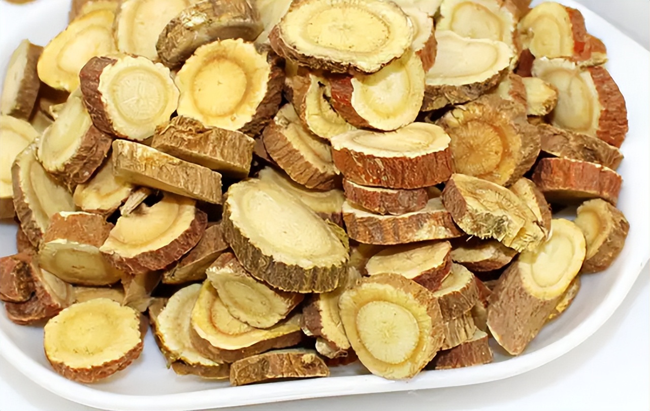 黄芪当归长期泡水喝对肝脏有害吗,黄芪和什么搭配泡水喝对肝最好