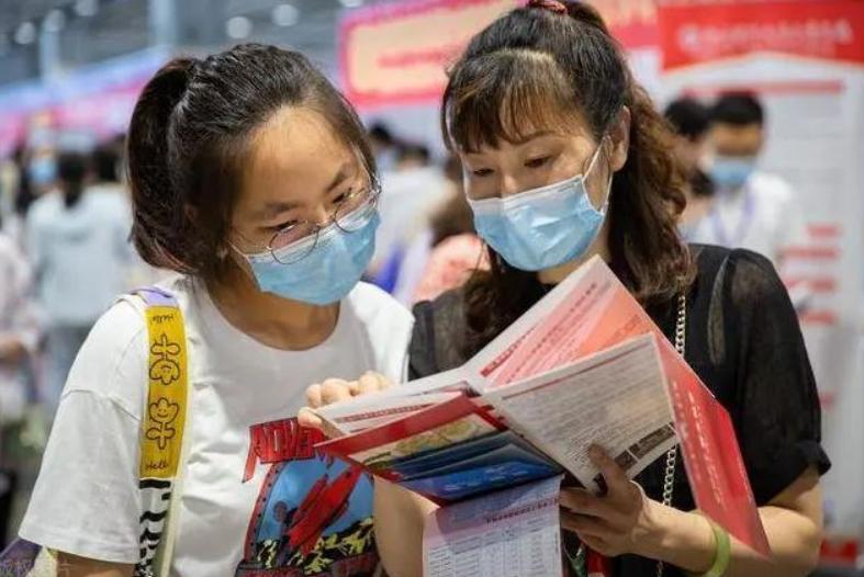 刚过二本线的考生，怎么保证能上本科大学？这个建议考生要了解下