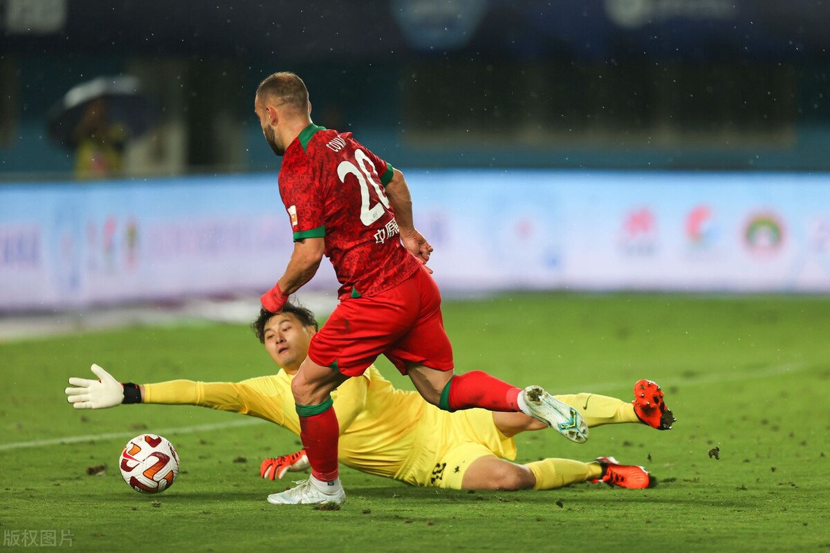 科维奇对球迷敬礼,科维奇向建业球迷敬礼