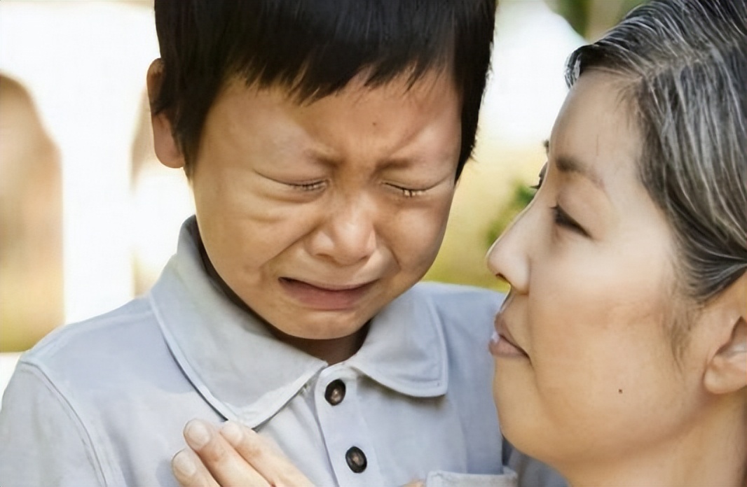 孩子爱哭发脾气怎么教育,孩子爱哭暴躁胆小怎么办