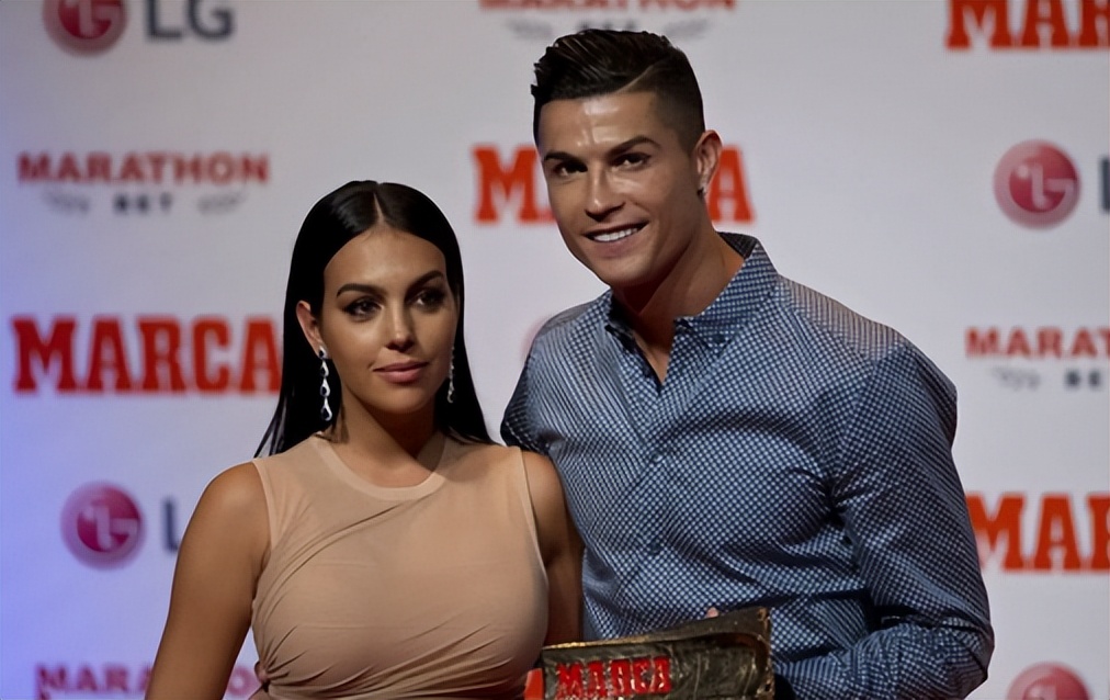 c罗未婚妻乔治娜高甜瞬间,c罗晒出和女友乔治娜的恩爱照片