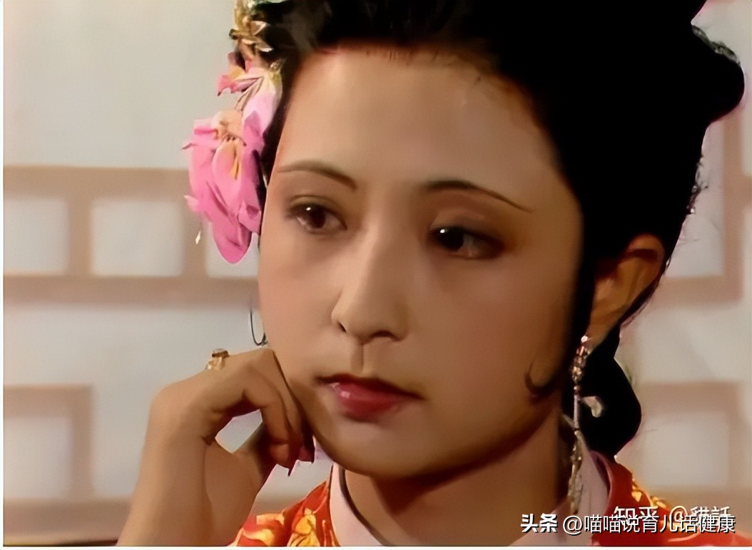 为什么王熙凤会得血崩之症,王熙凤得血崩时多少岁