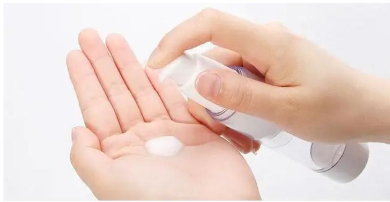 乳液和面霜区别是什么,乳液和面霜的区别大吗