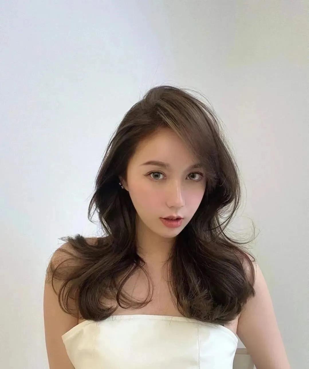 女生中长韩式浪漫气垫烫