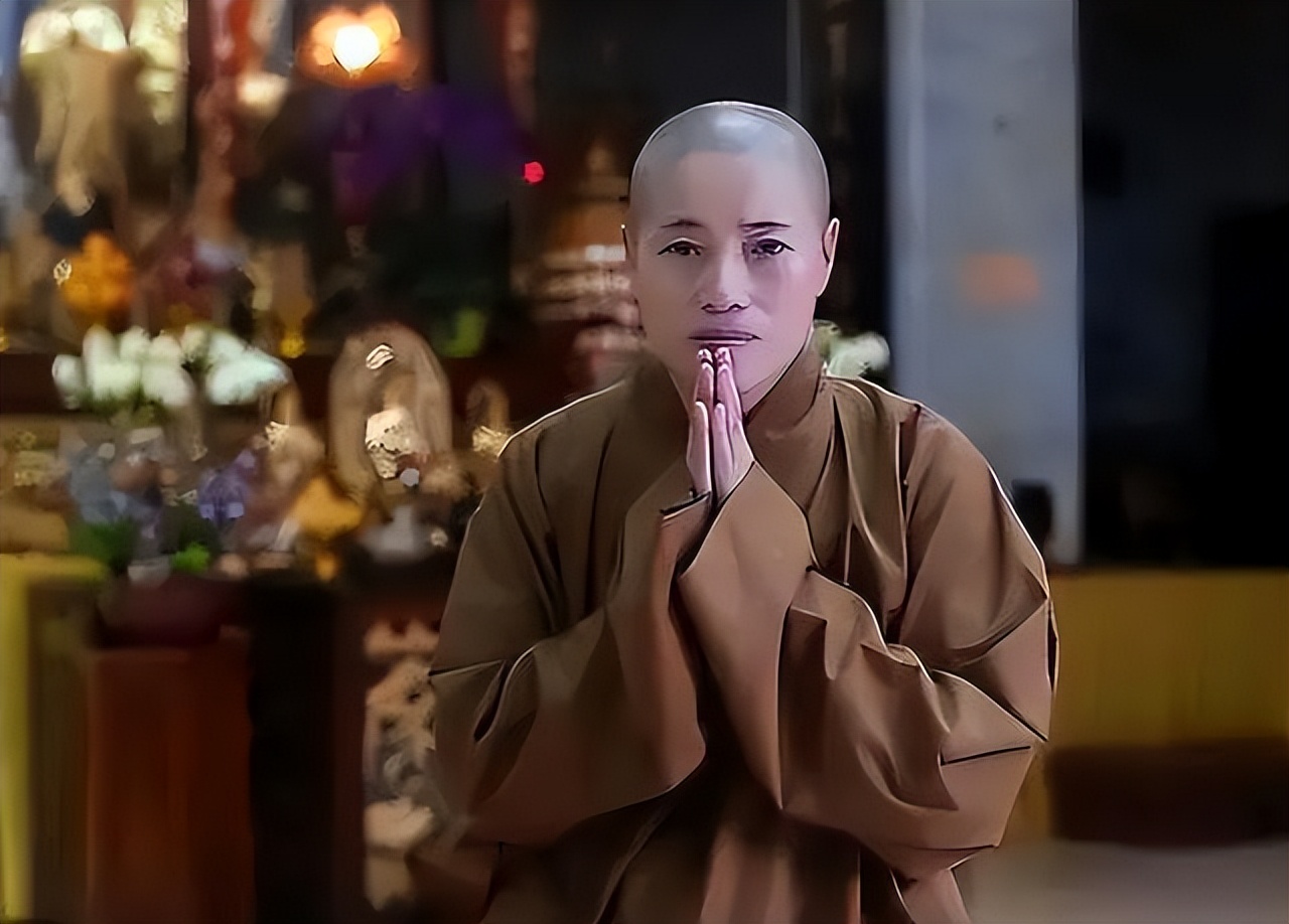 “黑丝师太”释智定：白天当住持，晚上开豪车住4000万别墅养男人