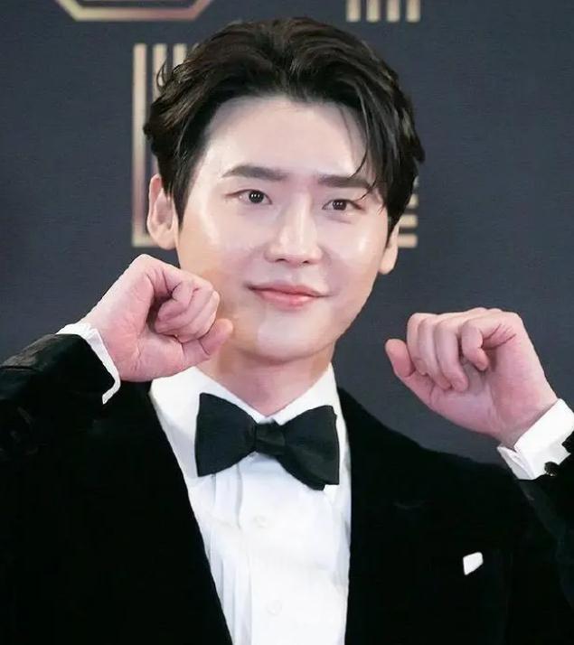 iu李钟硕承认恋情韩国网友态度,iu李钟硕承认恋情长文