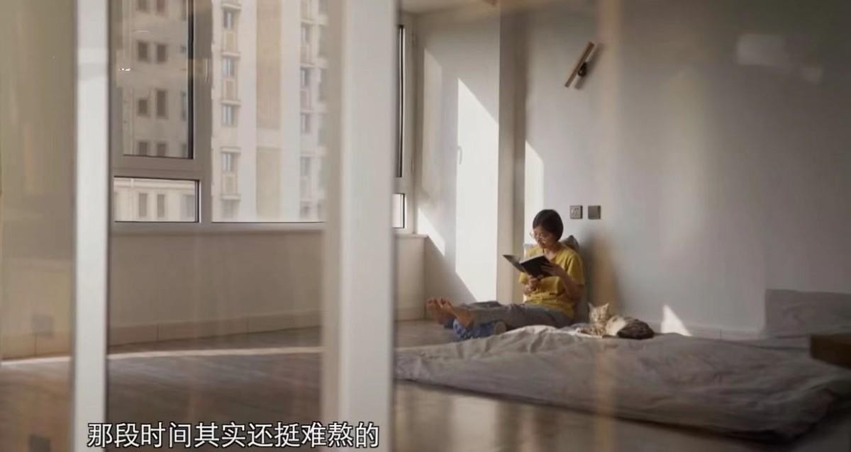 90后女孩断舍离家仅剩6件家具,80平方断舍离六件家具