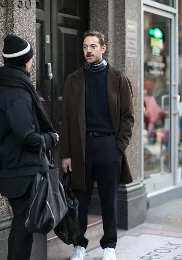 男士宽松大衣怎么穿搭好看,男士大衣搭配衣服技巧