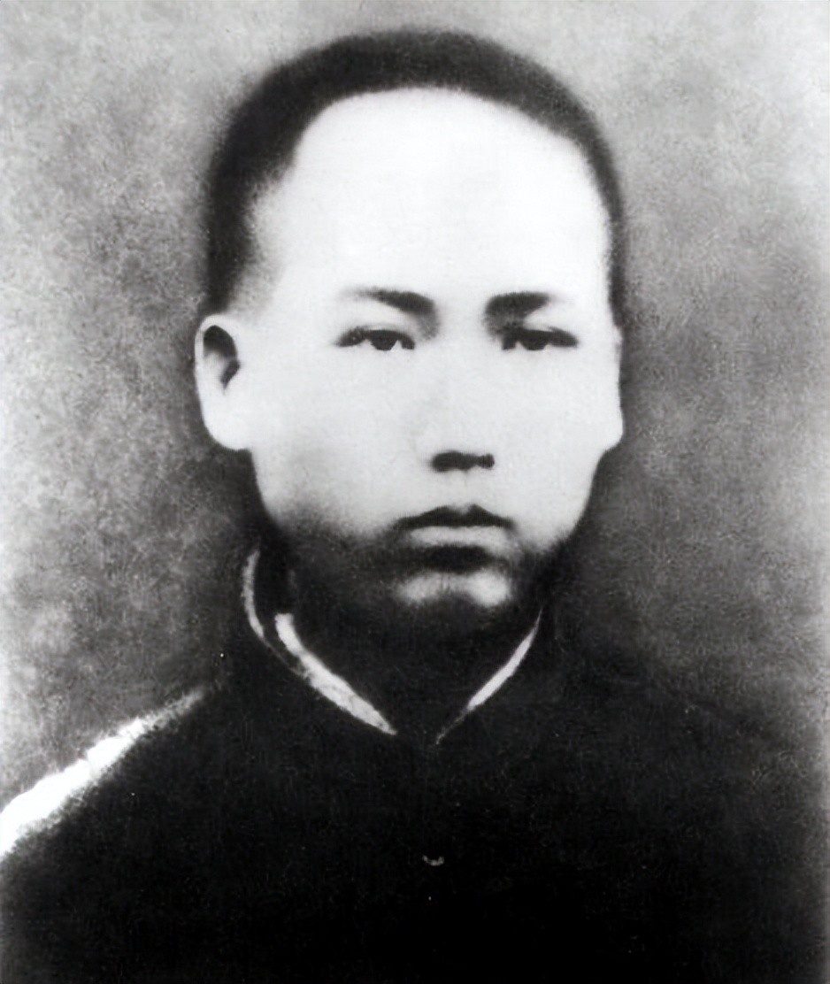 百年前,一位书生在山上写下一首诗,百年后,一代伟人在此诞生