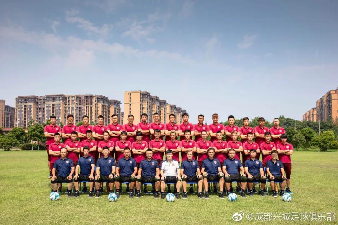 足球照片高清大图,原成都五牛足球队照片和名单