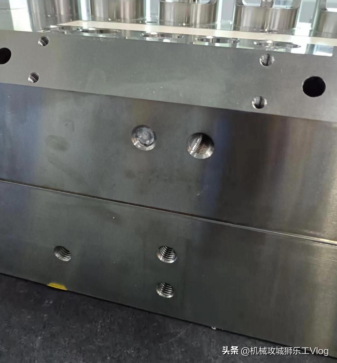 牌照螺丝断了半截在孔里怎么取出,螺丝断在孔内最简单的取出方法