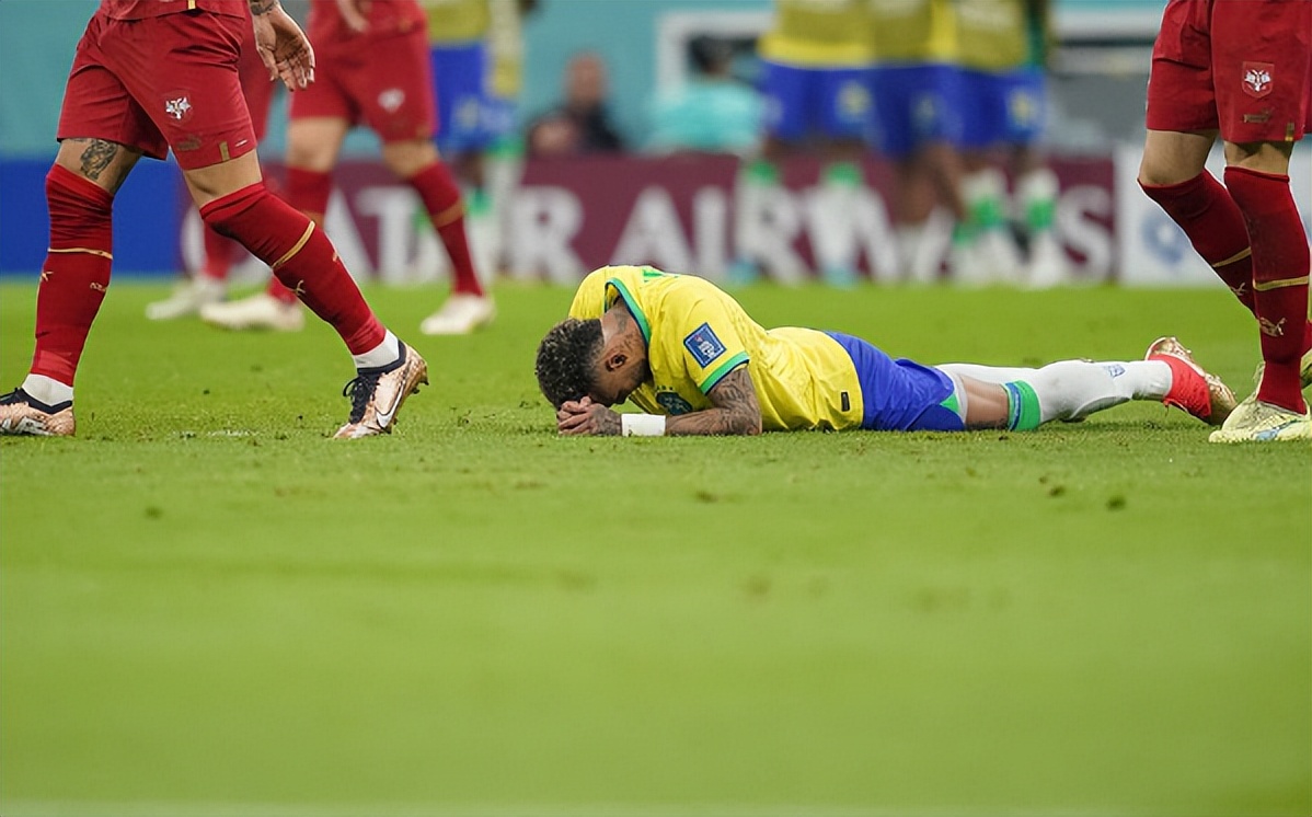 内马尔脚踝伤后续,内马尔脚踝九十度扭伤如何康复