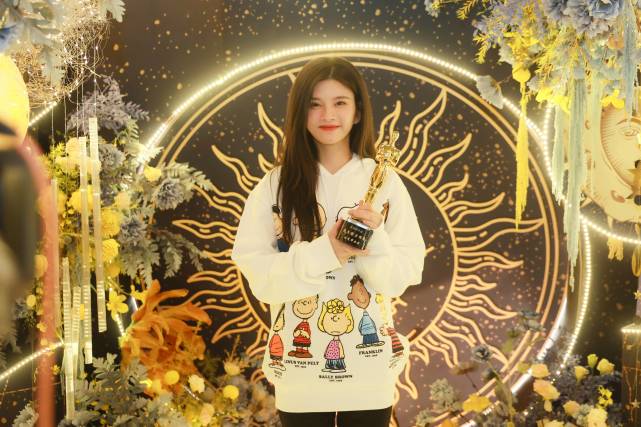 snh48林思意毕业完整版,snh48林思意的表演