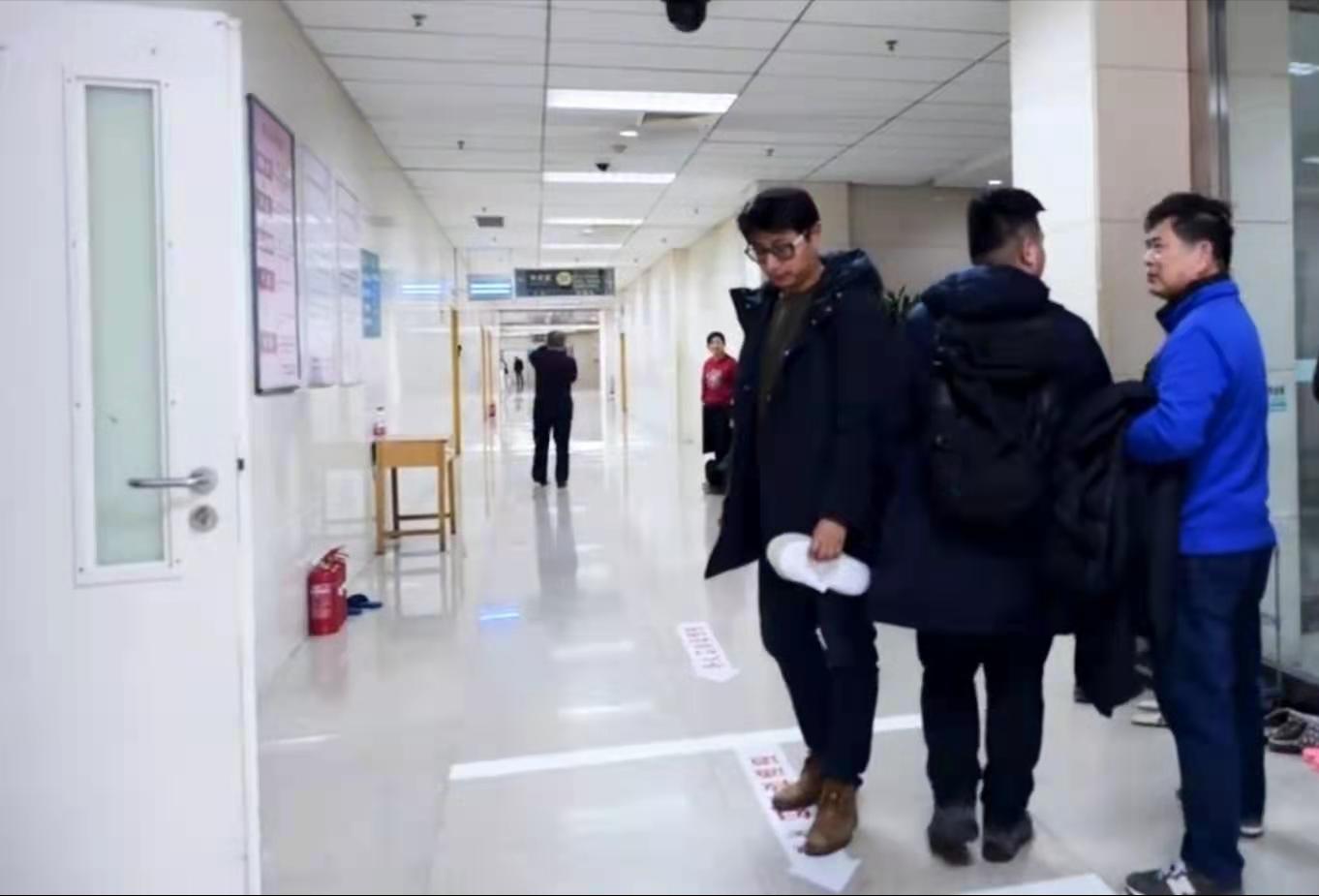 鼻子里长肿瘤的女孩儿,女子鼻子上长肿瘤