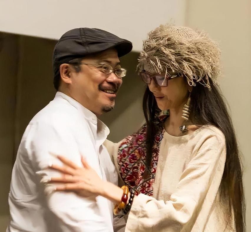 杨丽萍生活起居需要男助理照顾,杨丽萍的生活问题怎么解决