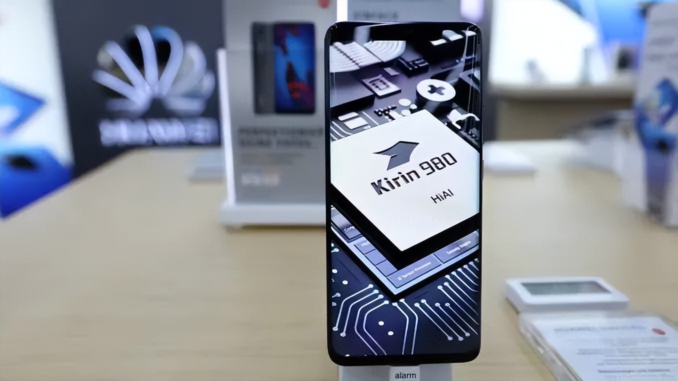 淘宝、拼多多网购手机，和实体店购买有啥区别？内行人道出答案