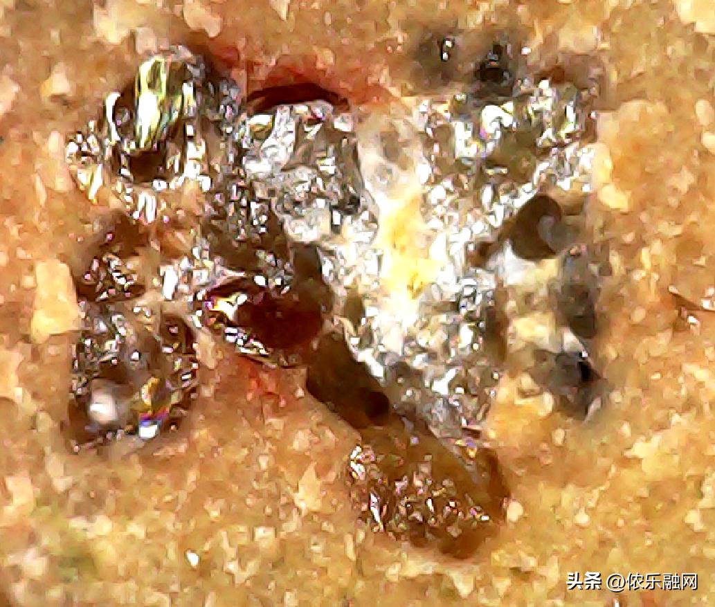 深色基质的都是碳质球粒陨石吗,红色基质黑色球粒是什么陨石