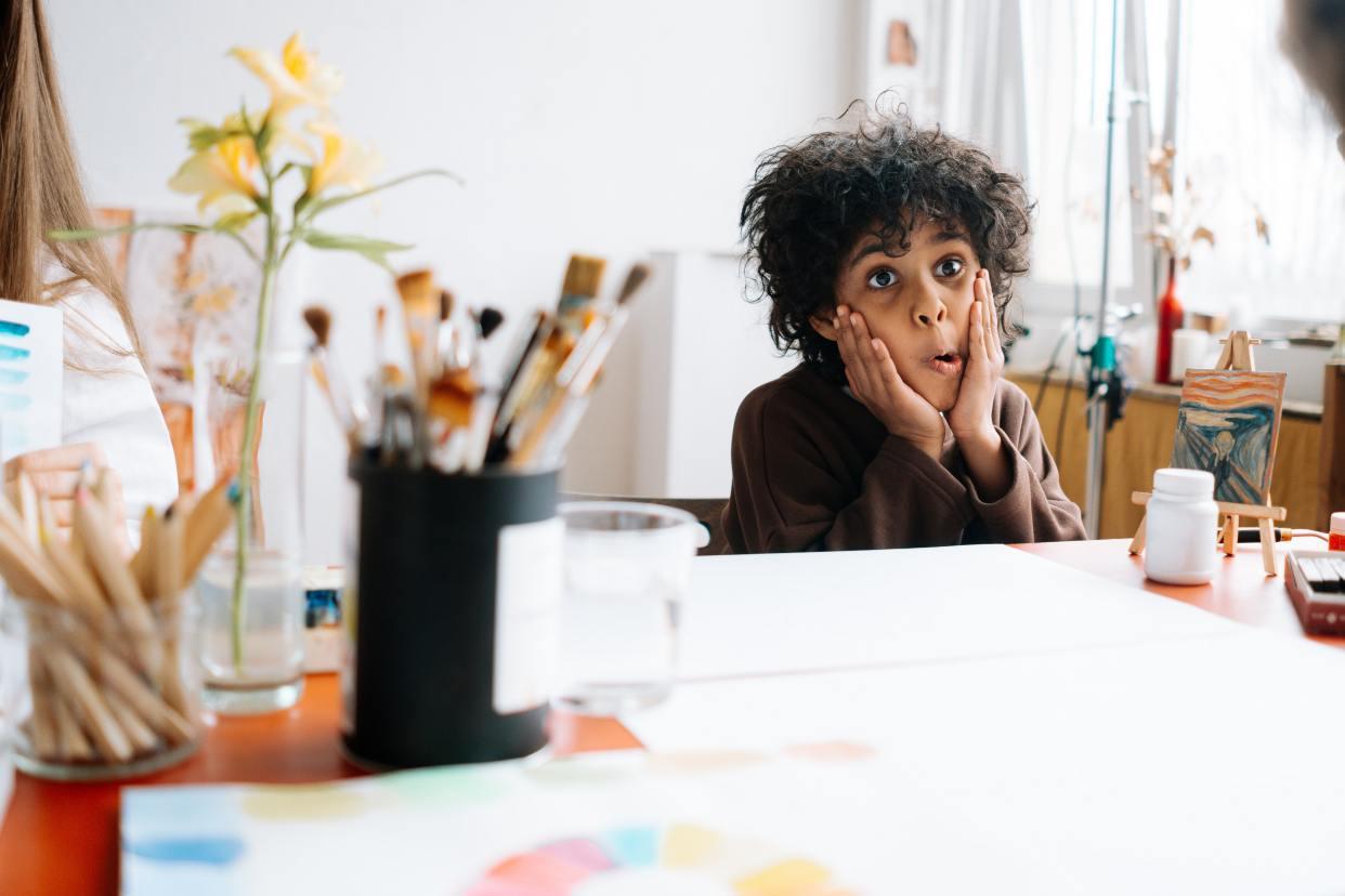 为什么喜欢盯着自己的脸看,为什么喜欢摸自己的脸