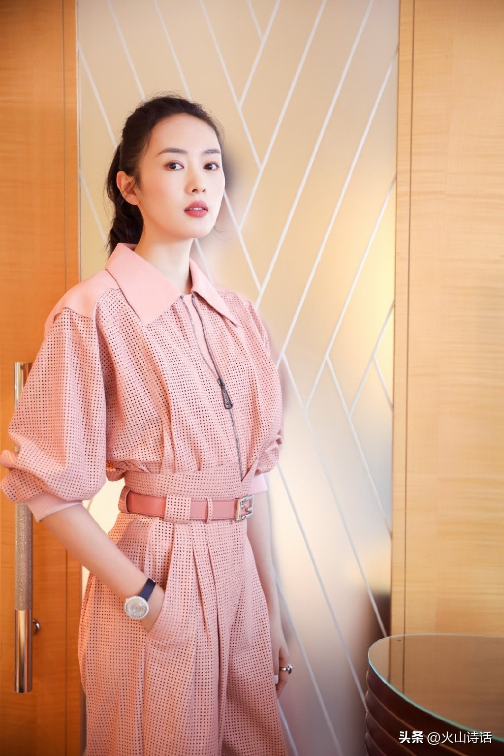 诗特刊|火山诗话|年度诗歌精选|《2022年度最佳诗歌30首》发布