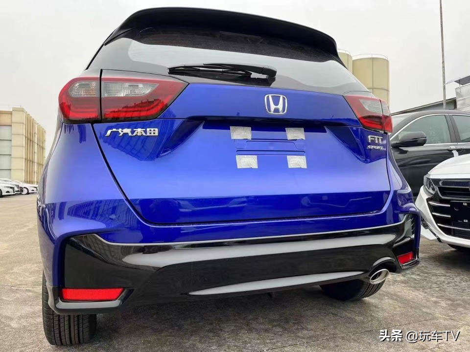 飞度发动机内部强化,飞度原版rs尾翼