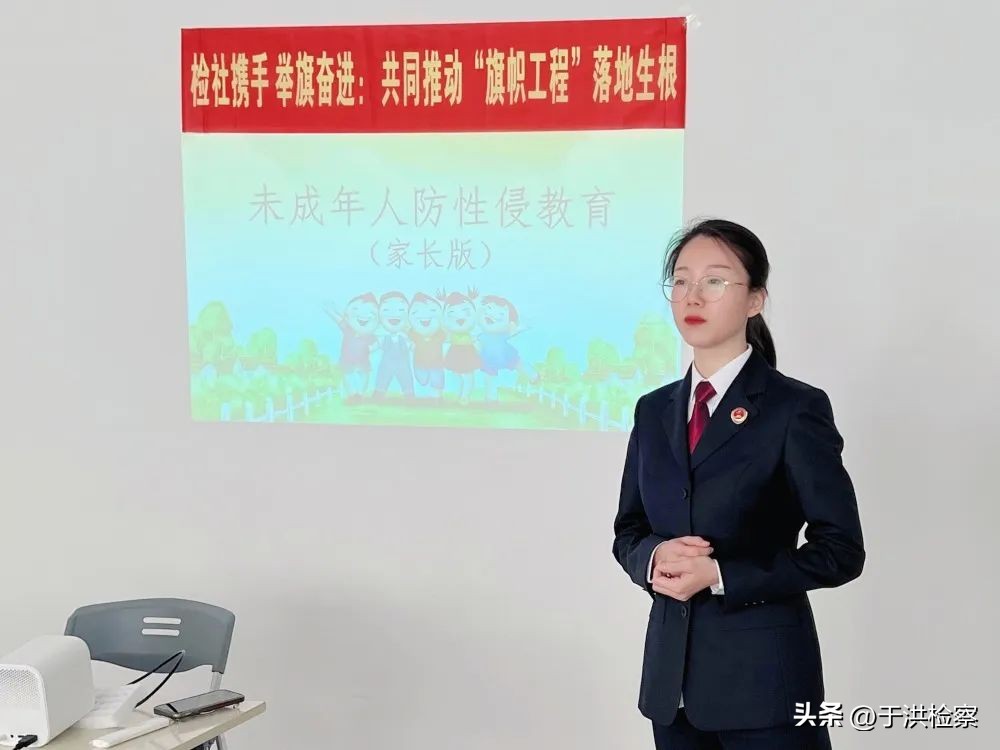 举旗帜聚民心引领时代发展,举旗帜聚民心育新人