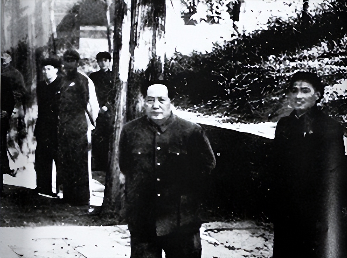 52年伟人游孔庙，交谈中突然问曲阜县委书记：莫非你是孔子后人？