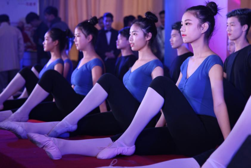 艺术生迎来“寒冬”，56所学校撤销73个艺术专业，艺术生何去何从