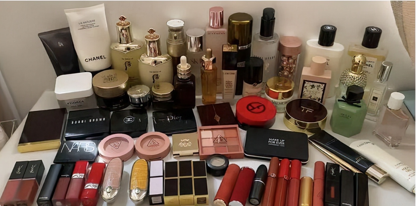 女孩子一定要买一个雅诗兰黛,女人的智商税