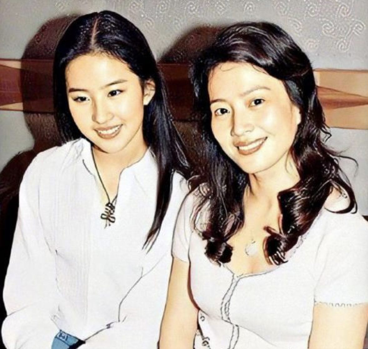 刘亦菲之母刘晓莉照片,刘亦菲与妈妈刘晓莉的同框照