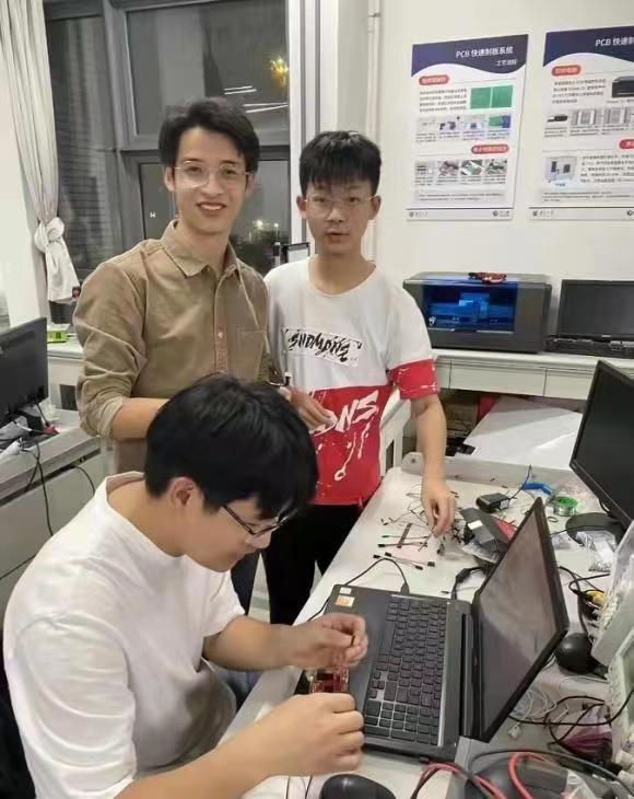 火遍全网的一个小男孩,火遍全网的一个小男孩欧美